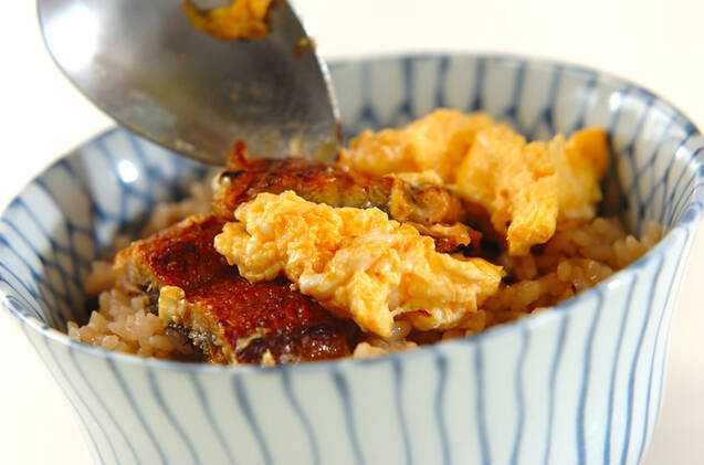 ウナギとふわふわ卵の丼の作り方の手順6
