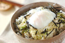 麦トロご飯・温卵のっけ