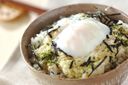麦トロご飯・温卵のっけ