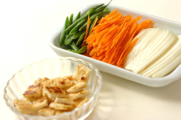 油揚げと野菜のスープの作り方の手順1