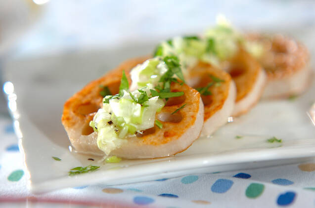 焼きレンコンのネギオイルがけ