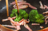 ブロッコリーとベーコンのソテーの作り方2