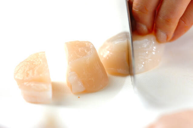 キドニービーンズとホタテのニンニク炒めの作り方の手順2