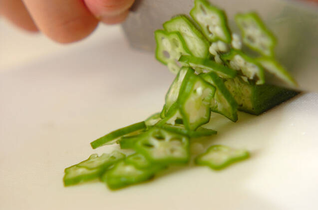 オクラと納豆の混ぜまぜサラダの作り方の手順3