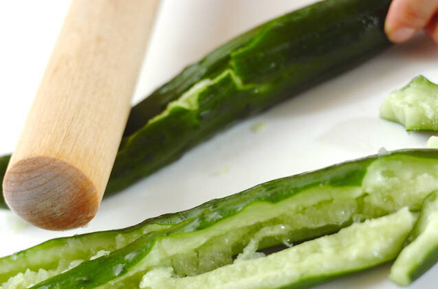 キュウリのゴマ油和えの作り方の手順1