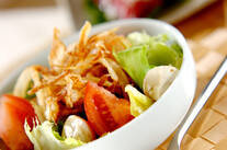 揚げ玉ネギのサラダ