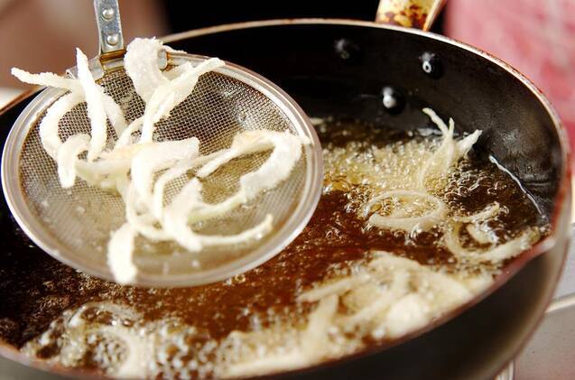 揚げ玉ネギのサラダの作り方の手順6