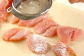 鶏ささみのふんわりチーズピカタ ヘルシー食材で満足感と節約にもの作り方1