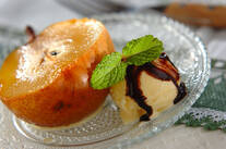 焼きラ・フランスのアイス添え