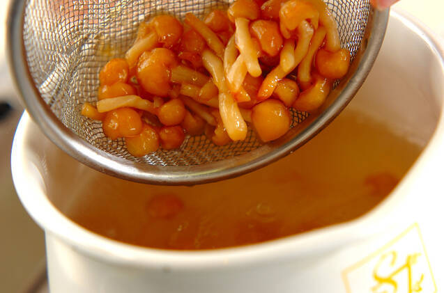 山椒がアクセント ナメコのみそ汁の作り方の手順2