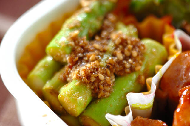 アスパラのゴマ和え