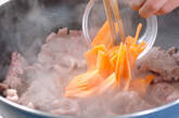 豚肉のショウガ炒め蒸しの作り方1