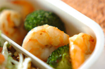 エビとブロッコリーのソテー