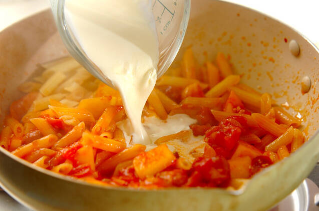 サツマイモのトマトクリームペンネの作り方の手順4