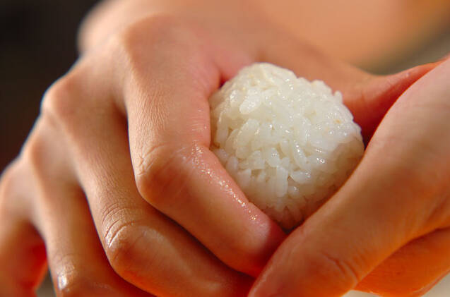 紅白ハチマキの顔おにぎりの作り方の手順5