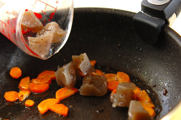 里芋と牛肉の炒め物の作り方の手順7