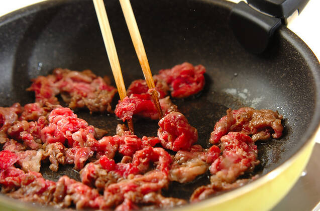 里芋と牛肉の炒め物の作り方の手順6