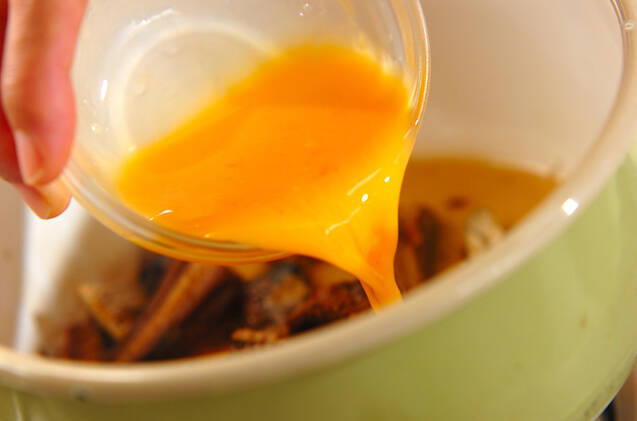 イワシとマイタケの卵丼の作り方の手順2