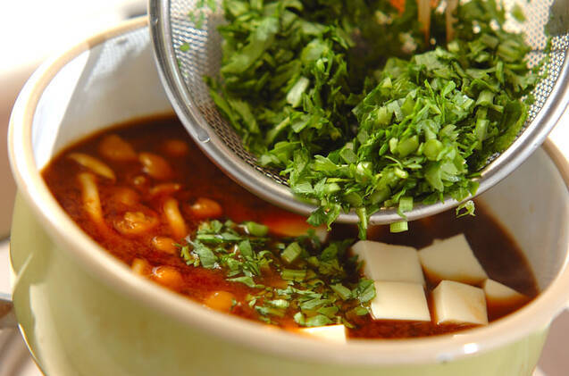 ナメコ入り赤だしの作り方の手順5