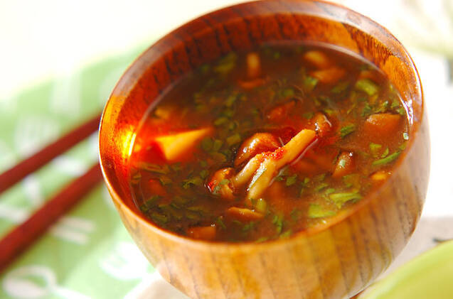 ナメコ入り赤だし