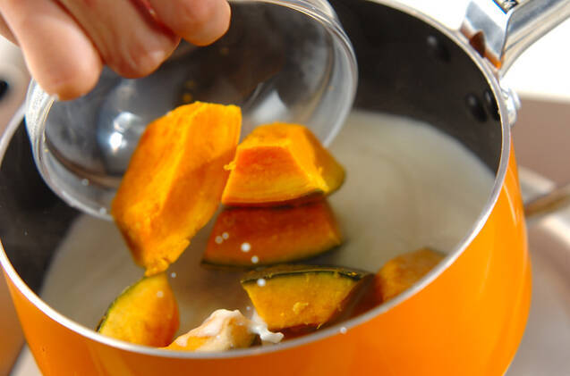カボチャのメープルミルク煮の作り方の手順1