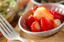イチゴのハチミツがけ