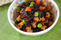 ヒジキと高野豆腐の煮物