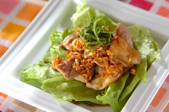 鶏肉の蒸し煮ネギソース