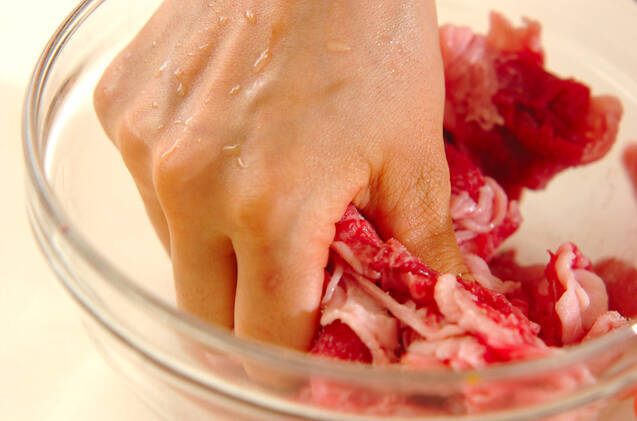 牛肉とキノコのソテーの作り方の手順1