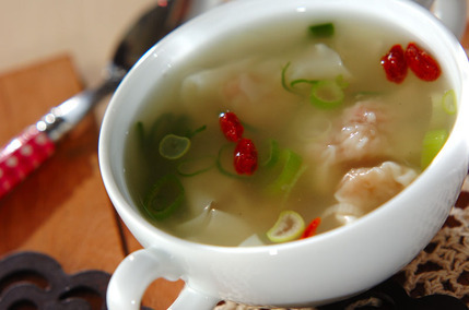 エビ入りワンタンのスープ