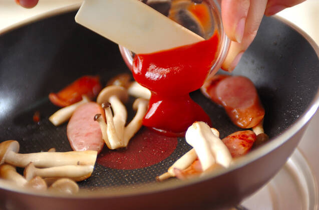 シメジのケチャップ炒めの作り方の手順2