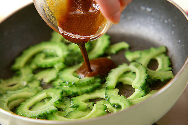 ゴーヤのカレー炒めの作り方の手順2