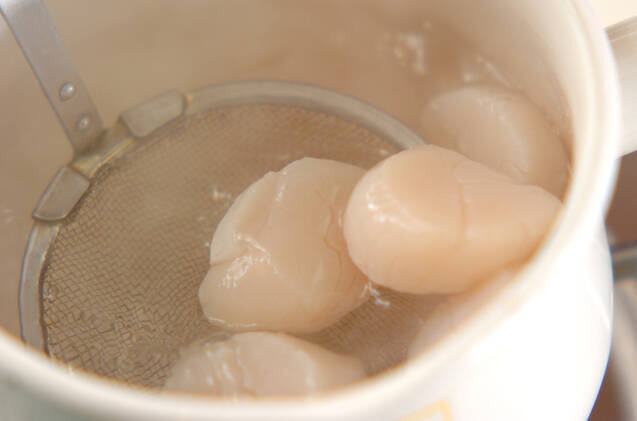 さっぱりおつまみ ホタテの黄身酢がけの作り方の手順1