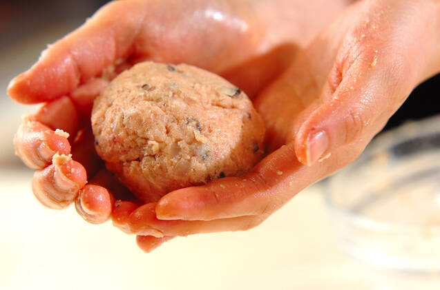 簡単ヘルシー！かさ増ししっとり甘辛おからハンバーグの作り方の手順4