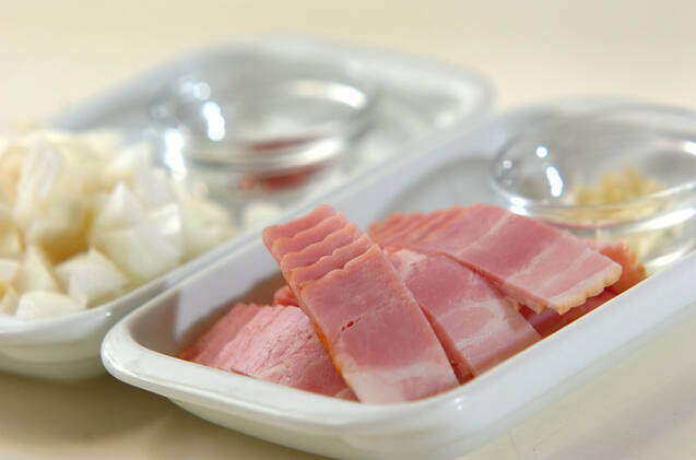 ヒヨコ豆とベーコンのトマト煮の作り方の手順1