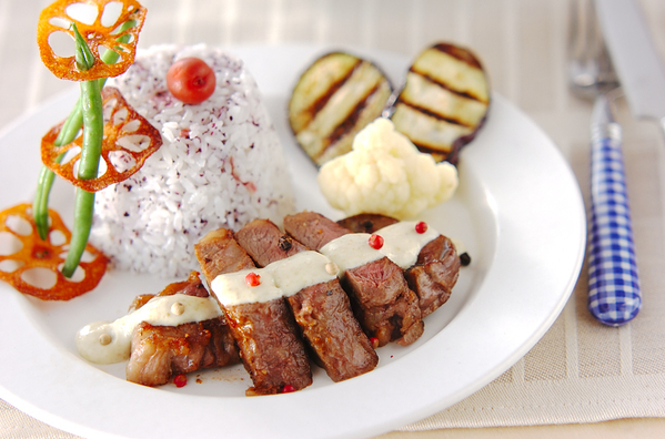 生クリームソースのステーキ