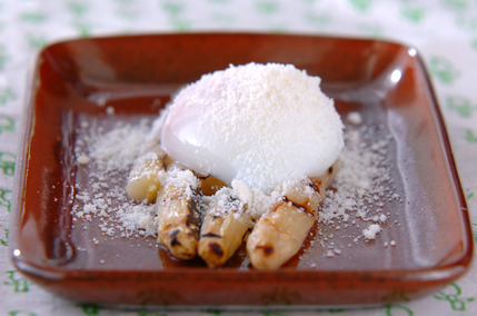 アスパラ温泉卵のせ