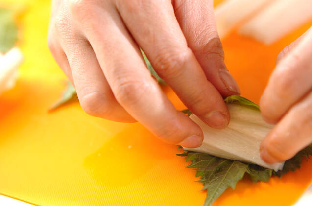 せん切り長芋の大葉巻きの作り方の手順3