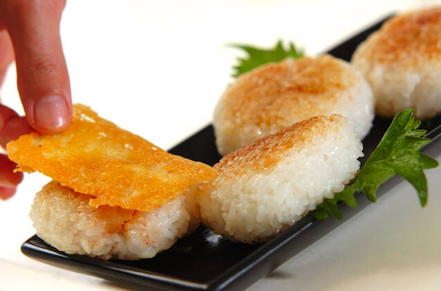 めんたいチーズ焼きおにぎりの作り方の手順4