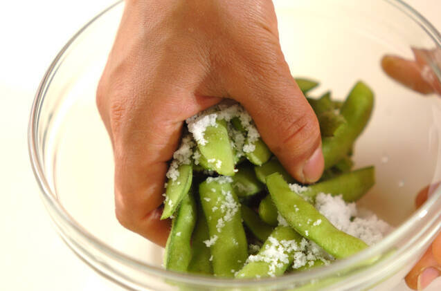 塩ゆで枝豆の作り方の手順1