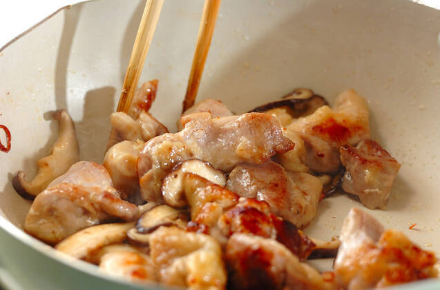 鶏肉とシイタケのシンプルピリ辛炒めの作り方の手順3