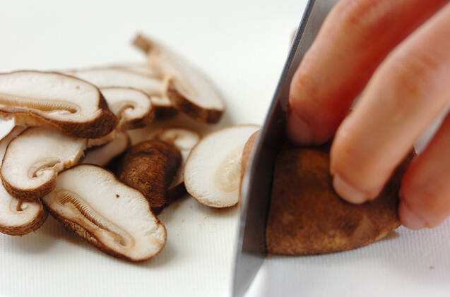 鶏肉とシイタケのシンプルピリ辛炒めの作り方の手順2