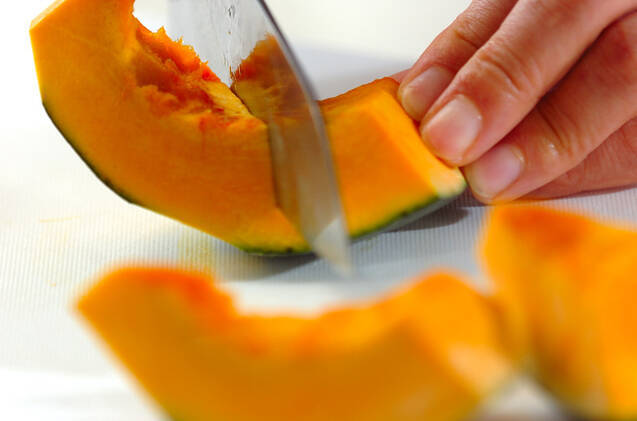 カボチャとベーコンの煮物の作り方の手順1