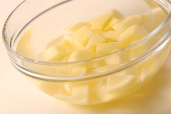 ジャガの揚げ煮の作り方の手順1