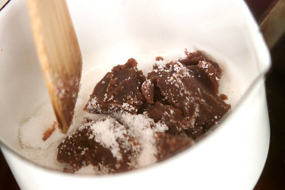 あん入り揚げゴマドーナツの作り方の手順2