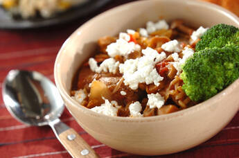 鶏肉とキノコのトマトソース煮込み