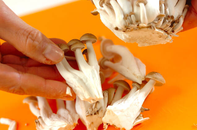 シメジのショウガ風味みそ汁の作り方の手順1