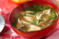 シメジのショウガ風味みそ汁