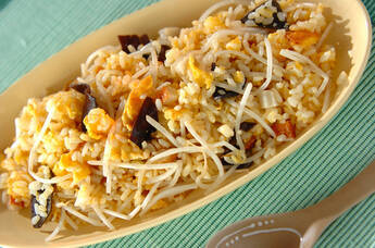 モヤシとキクラゲのチャーハン