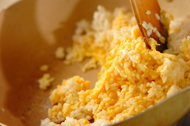 モヤシとキクラゲのチャーハンの作り方の手順2